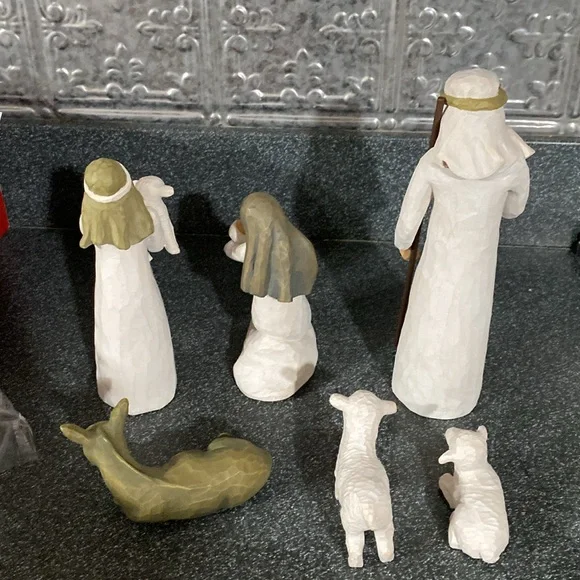 Willow Tree 6-Piece Nativity Set, Behold The Wonder of The Christmas story - Picture 6 of 14